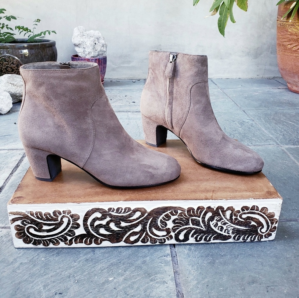 Elegant Chic Eileen Fisher Booties - Picture 3 of 8